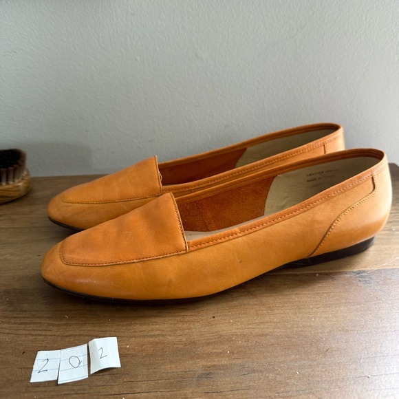 Enzo Angiolini Women's Orange Loafers - Picture 5 of 8